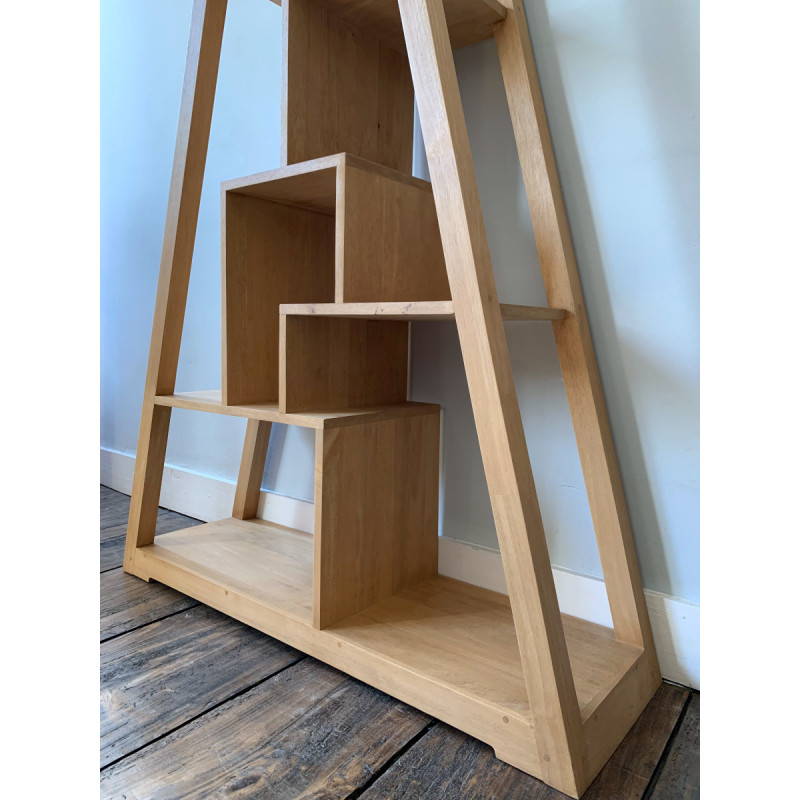 Triangular bookshelf Color heveanaturalHUV Material hevea Dimension
