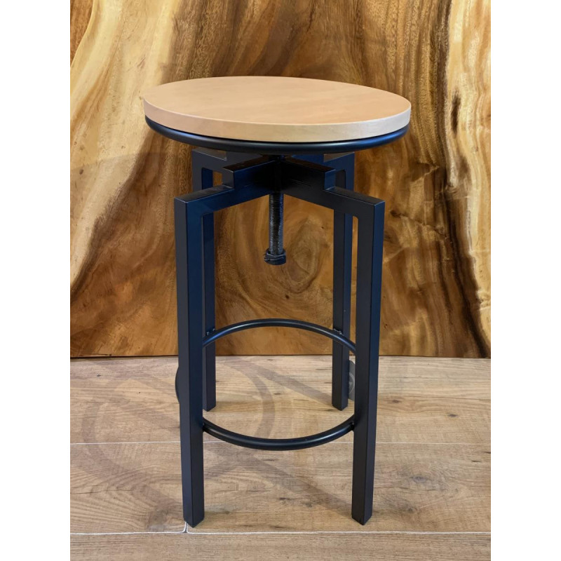 Bar stool with adjustable height