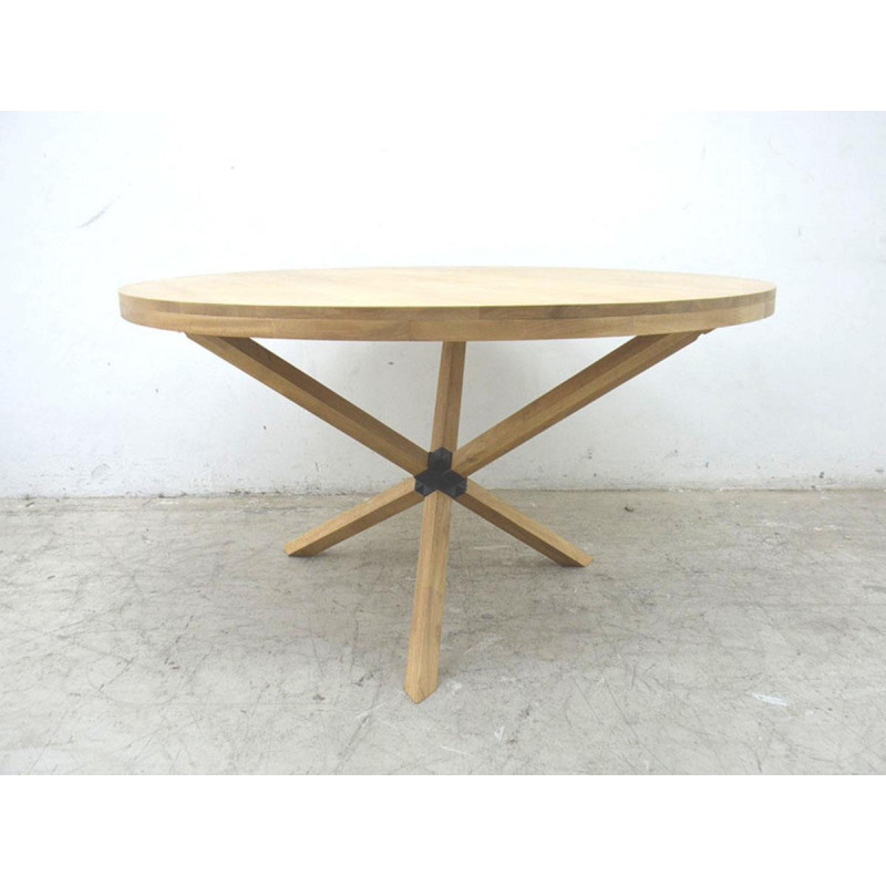 Round dining table